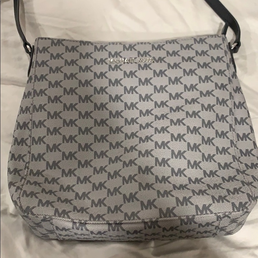 Jet Set Travel Large Messenger Bag